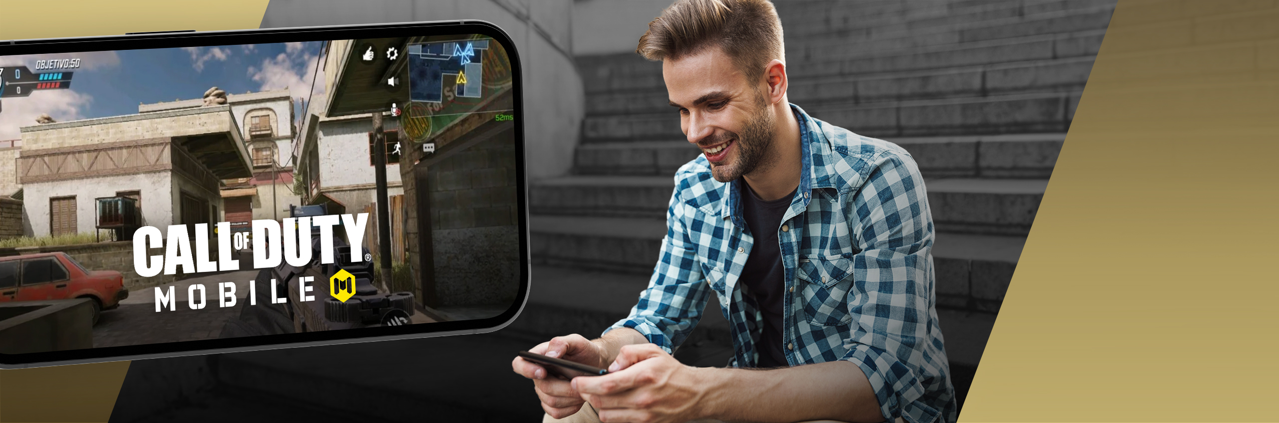 Ein junger Mann spielt Call of Duty: Mobile auf seinem Smartphone, darüber ist ein Bildschirm ein eingeblendet. 